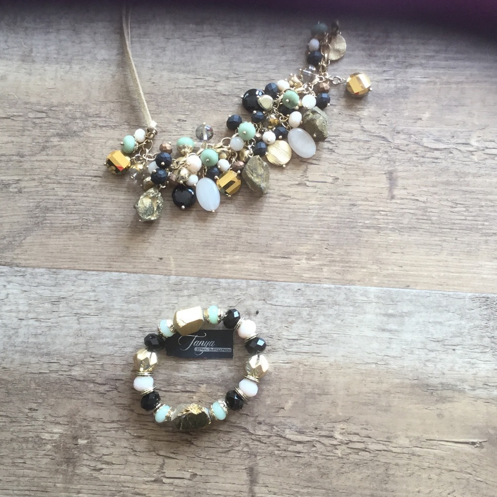 COPY - NWT Stretch glass beaded bracelet
